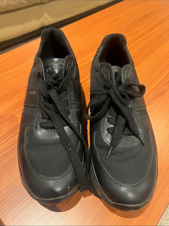 Athletic_Shoes